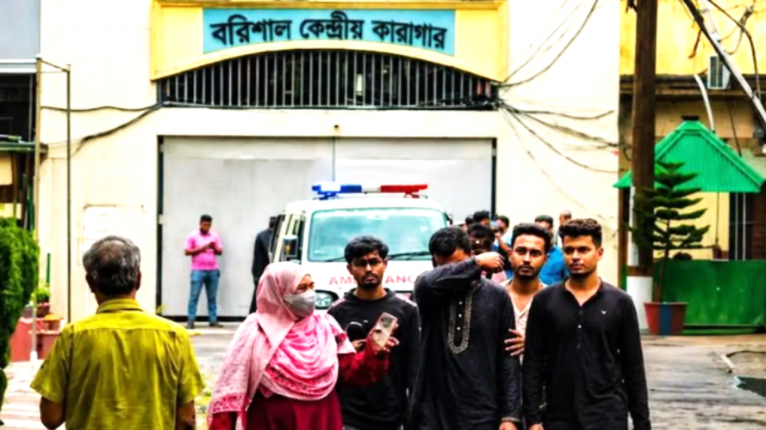 প্যারোল মেলেনি, কারাফটকে বাবাকে শেষ দেখা দেখলেন ছাত্রলীগ নেতা