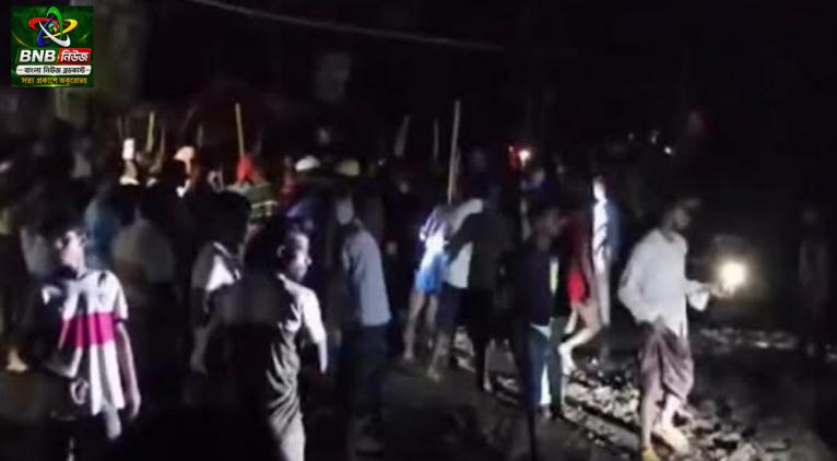 ব্রাহ্মণবাড়িয়ায় টর্চ লাইট জ্বালিয়ে সংঘর্ষ, আহত ২৫