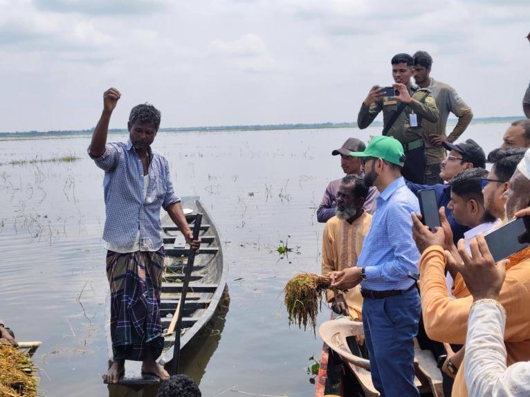 কাউয়াদিঘি হাওর পরিদর্শনে জেলা প্রশাসক