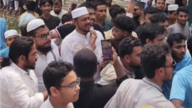 ঝিনাইদহে নাসীরুদ্দীন পাটওয়ারীর ওপর ডিম নিক্ষেপ, হামলা