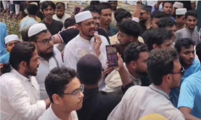 ঝিনাইদহে নাসীরুদ্দীন পাটওয়ারীর ওপর ডিম নিক্ষেপ, হামলা
