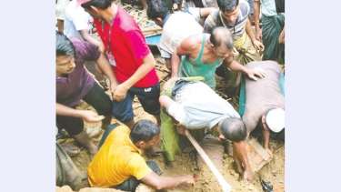উখিয়ায় পাহাড়ধসে ৮ শিক্ষার্থী নিহত