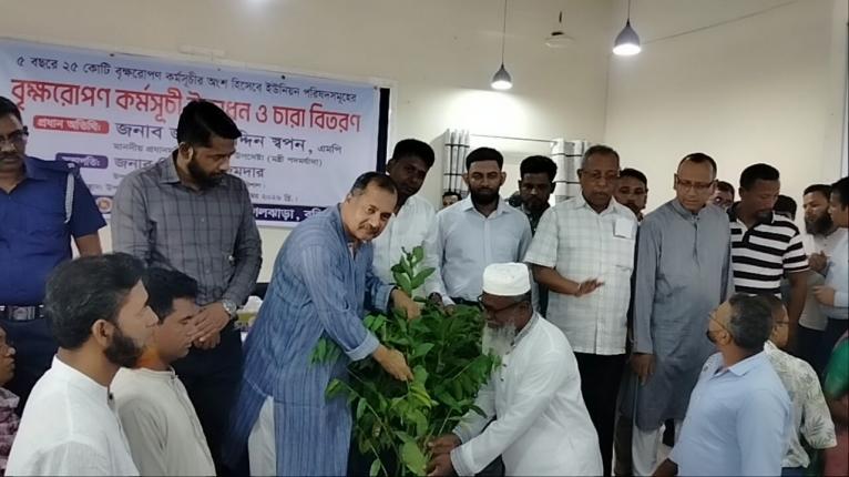 আগৈলঝাড়ায় বৃক্ষরোপন কর্মসূচি: রোপণ করা গাছের নিয়মিত পরিচর্যা ও সংরক্ষণ নিশ্চিত করতে হবে -জহির উদ্দিন স্বপন এমপি