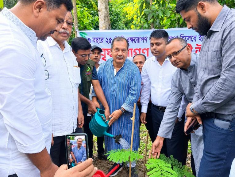 আগৈলঝাড়ায় বৃক্ষরোপন কর্মসূচি: রোপণ করা গাছের নিয়মিত পরিচর্যা ও সংরক্ষণ নিশ্চিত করতে হবে -জহির উদ্দিন স্বপন এমপি
